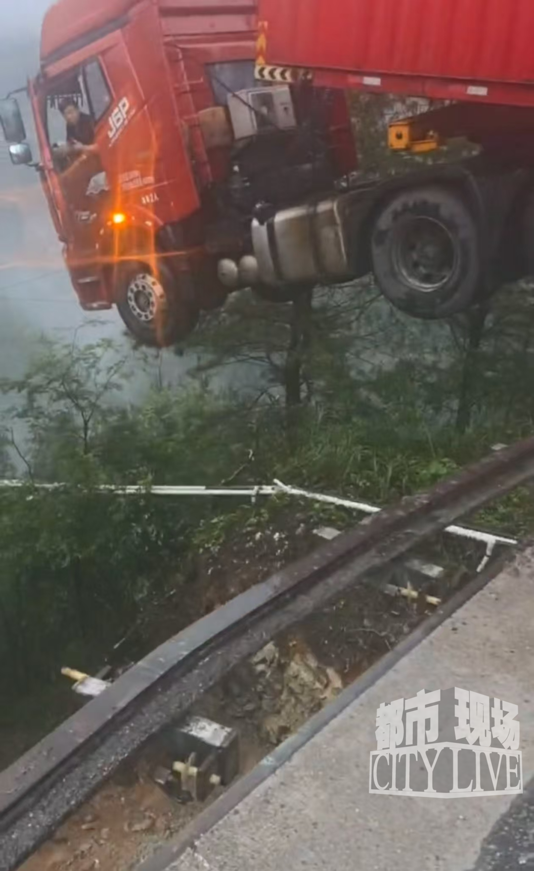 “最幸运的卡车司机”游国春平安回到江西丰城老家