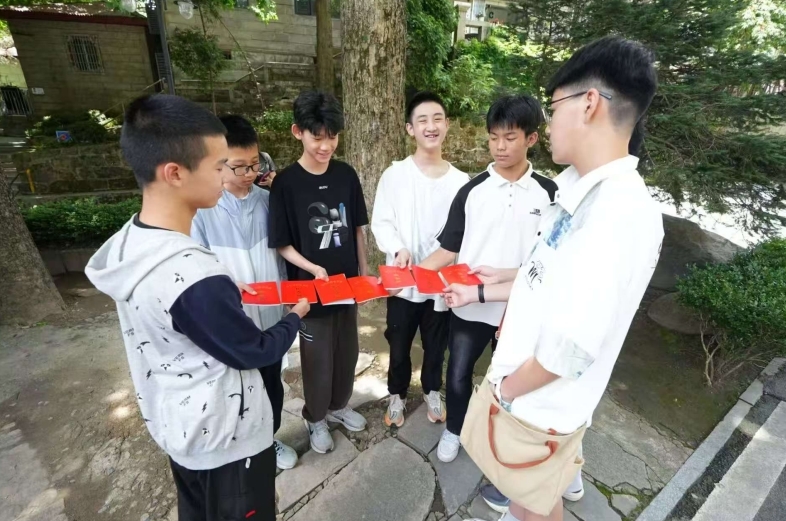 庐山市推出“学生餐桌” 凭有效证件可享受半价优惠