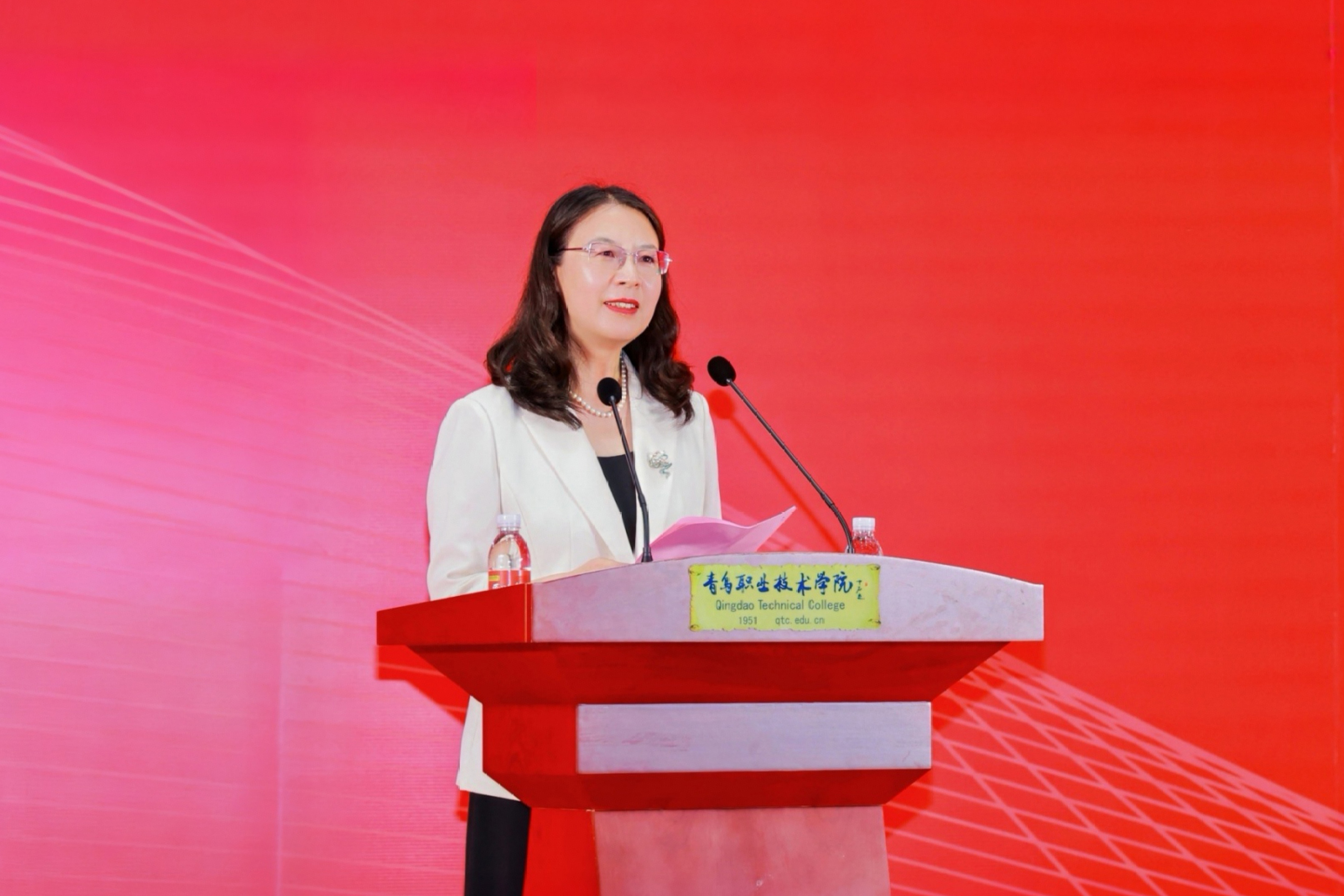 长风万里鹏程举，巨浪千重骏业开！青岛职业技术学院举行2025届毕业典礼