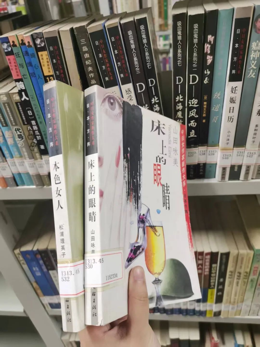 狗鸡在学校图书馆找到的超难买绝版书