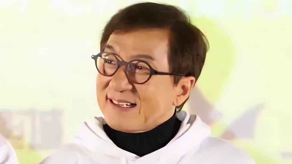 成龙老了，李连杰老了，周星驰也老了，而64岁的他看起来却像30岁封面图