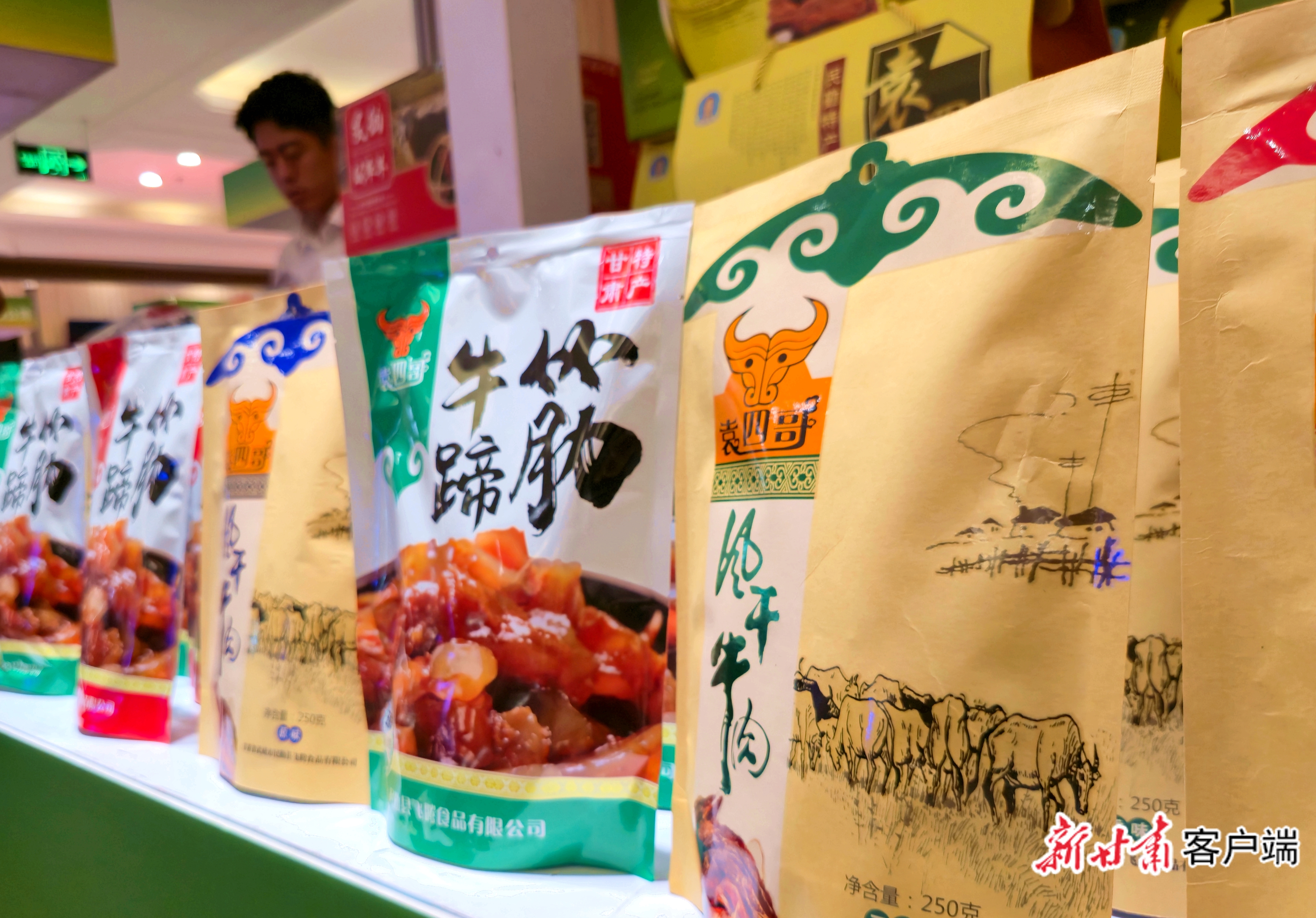 现场展销的武威特色农产品　图片由武威市融媒体中心提供