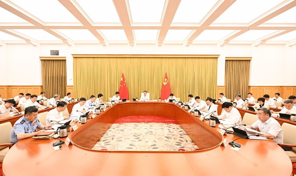 ▲7月4日下午，市委常委会举行会议，市委书记袁家军主持并讲话。记者 苏思 摄