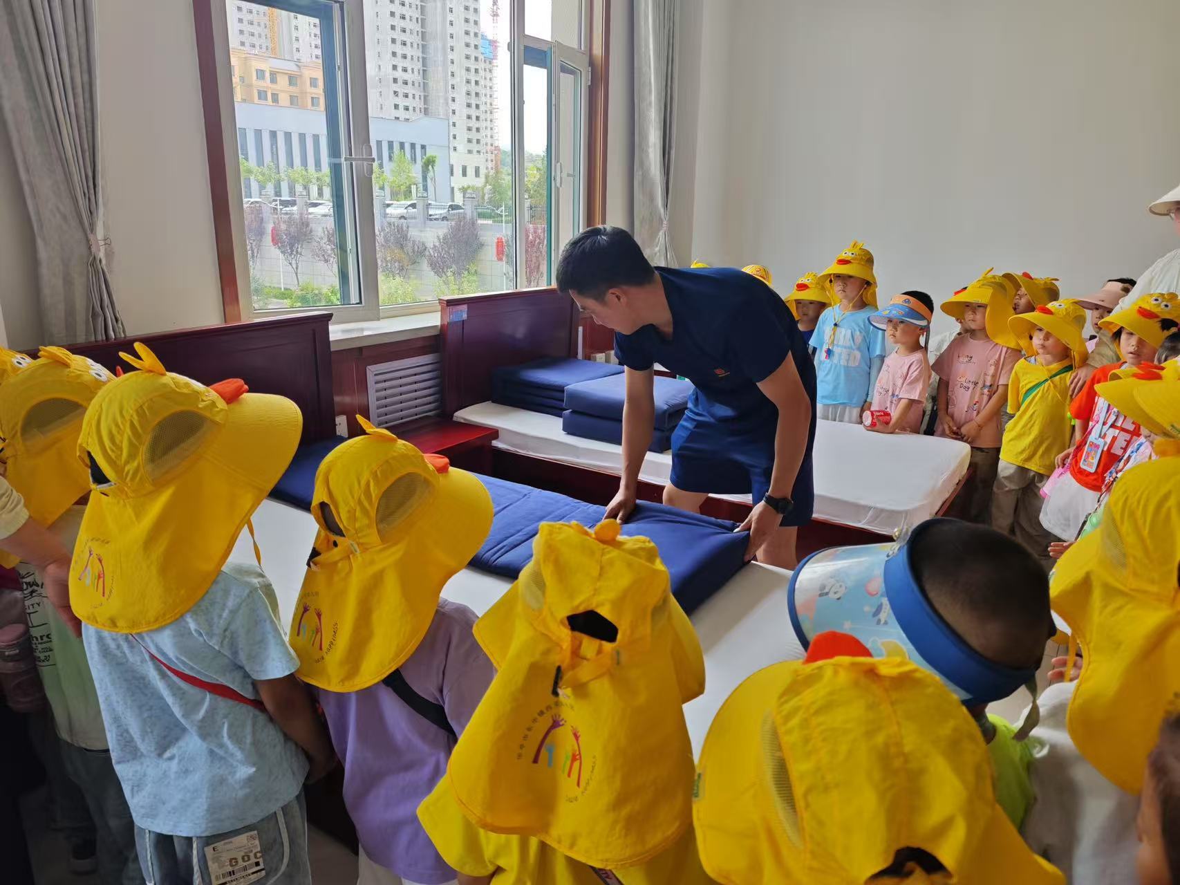“长大我也要当消防员”　华亭娃零距离探秘火焰蓝