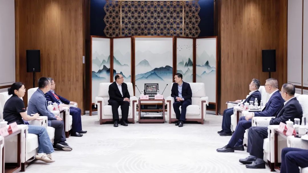 刘小涛会见高通公司中国区董事长孟樸一行。