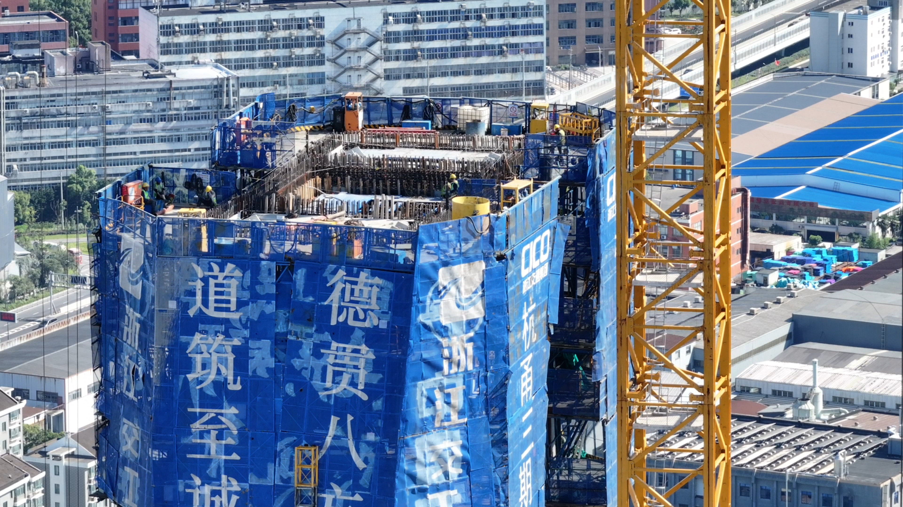 P60主塔顶部