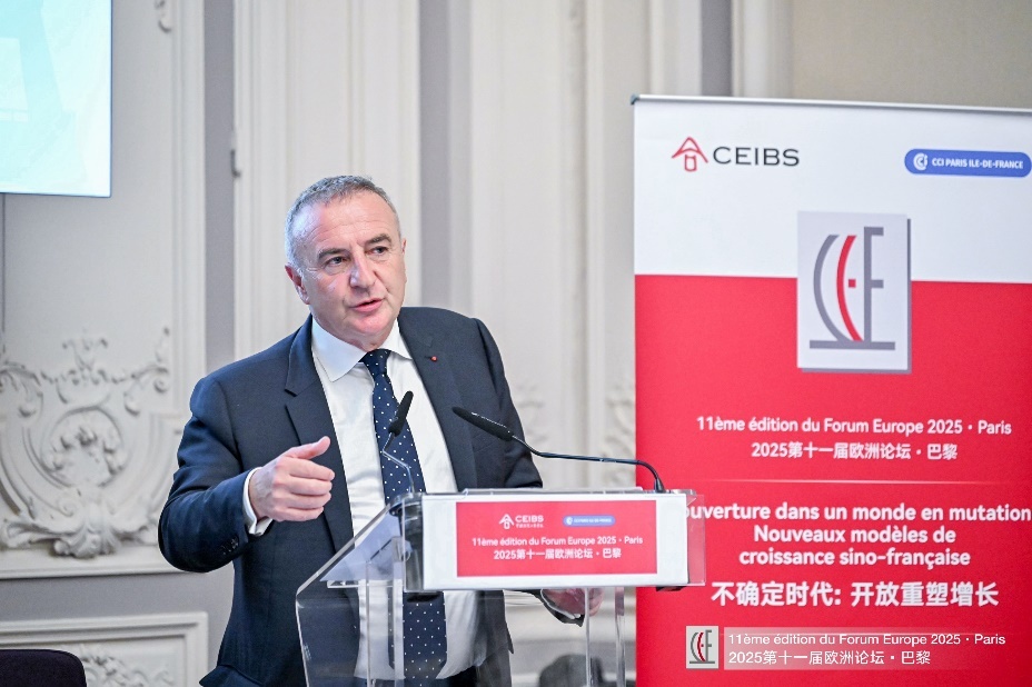 LVMH集团秘书长马克-安托万·雅梅(Marc-Antoine Jamet)做第二场圆桌论坛主题阐述