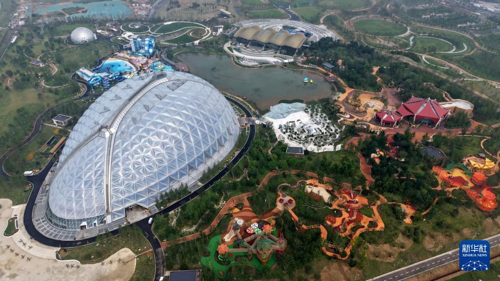 位于青岛市高新区的东方伊甸园（6月28日摄，无人机照片）。新华社记者 李紫恒 摄