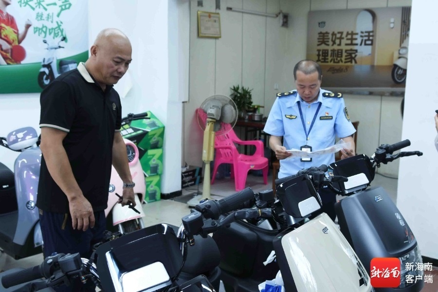 海口市琼山区开展电动自行车违法改装专项整治行动。记者 蒙健 摄