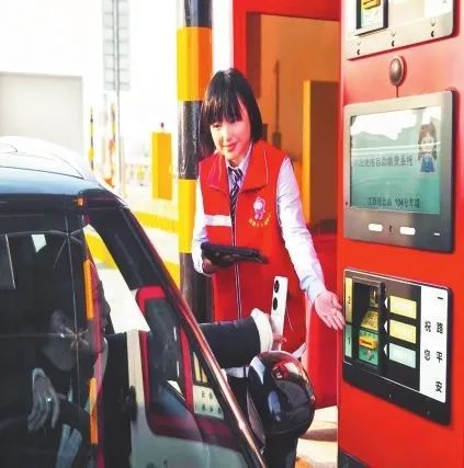 瑶北收费站上线自助发卡缴费一体机
