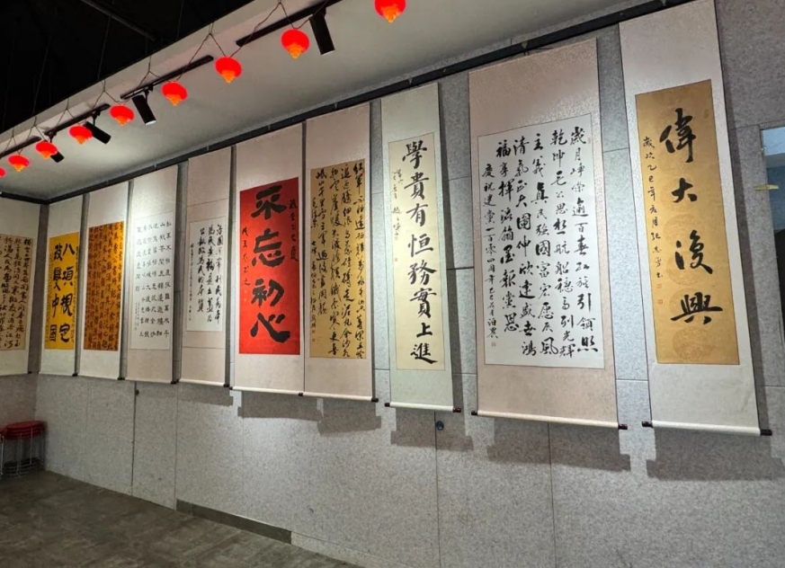 宁晋县举办“不忘初心 加强党性”庆七一书法展