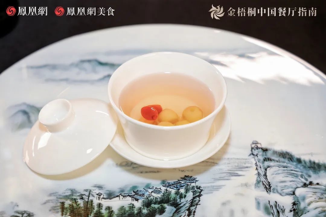 △清露沁玉莲