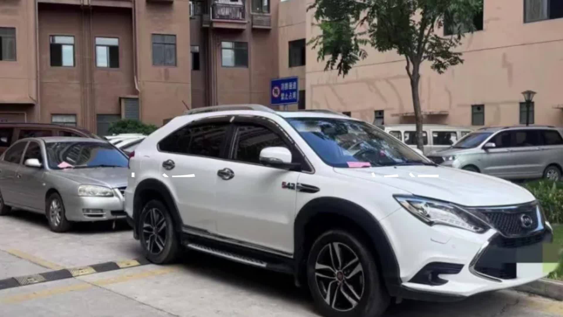 违停消防通道，南宁一小区停车矛盾升级，物管报警18次都无法解决