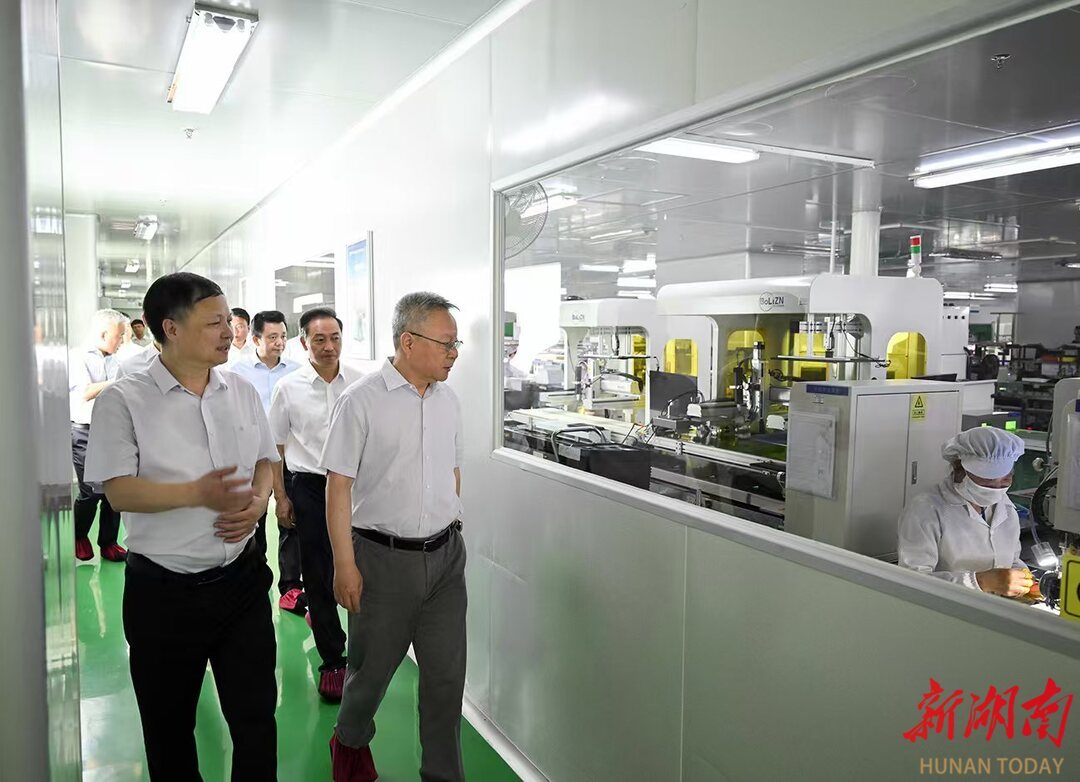 （7月1日，沈晓明来到湖南晶讯光电股份有限公司调研。）