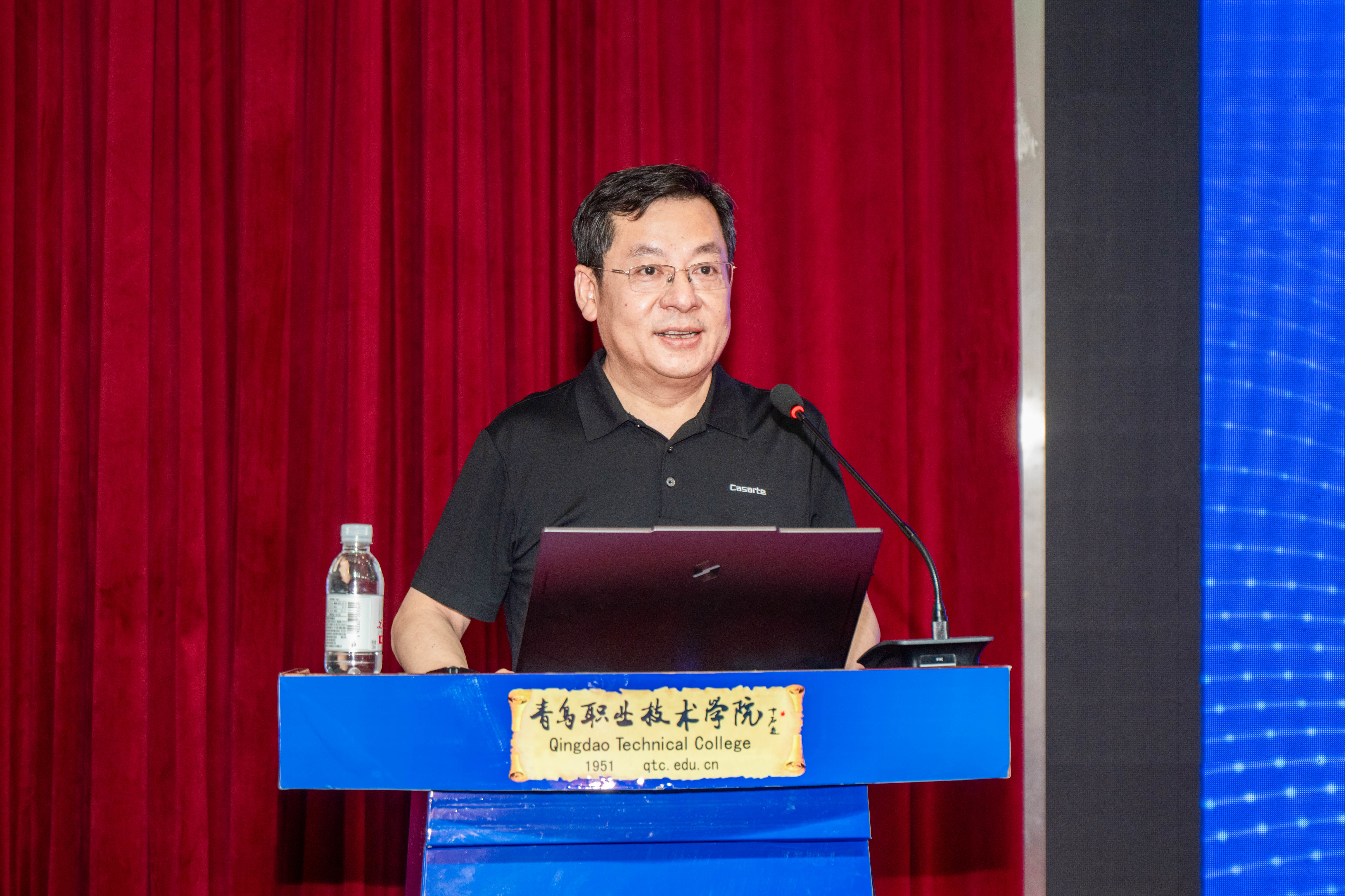 "智汇青职·企业家讲堂"开讲,海尔集团李华刚应邀作报告