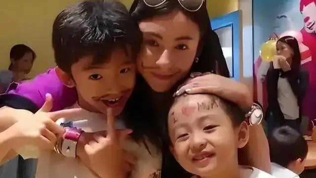 张柏芝儿子成绩曝光，谢霆锋突然给钱，当年真相被揭开？封面图