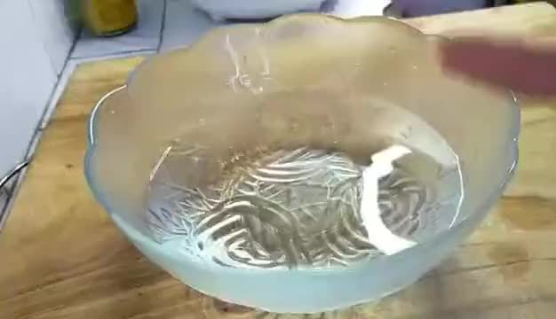 芝麻酱再也不用买了，市场卖10元1瓶，自己买8元白芝麻能做几瓶