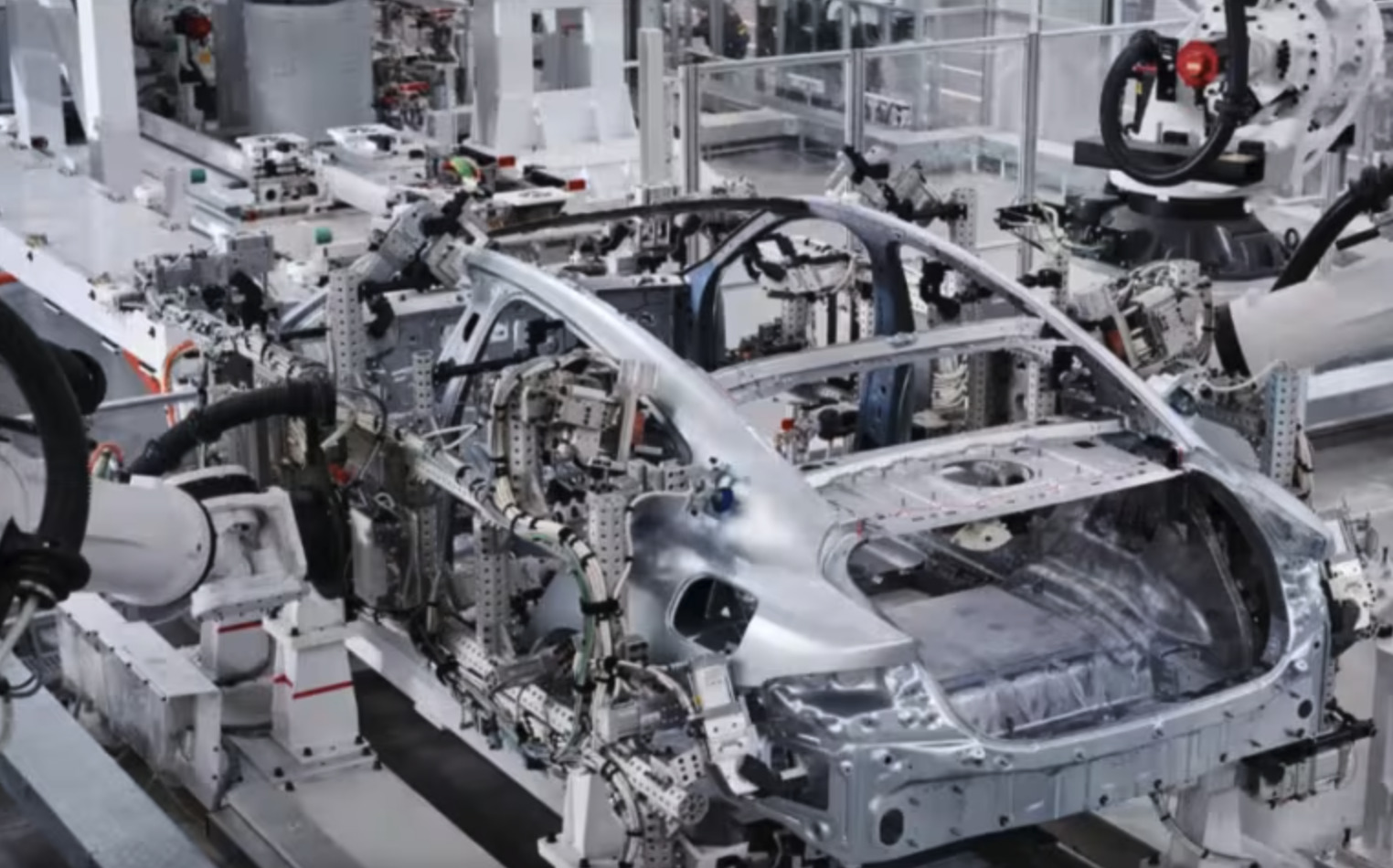 日媒参观小米汽车工厂:76秒下线一辆车,自动化水平令人惊叹