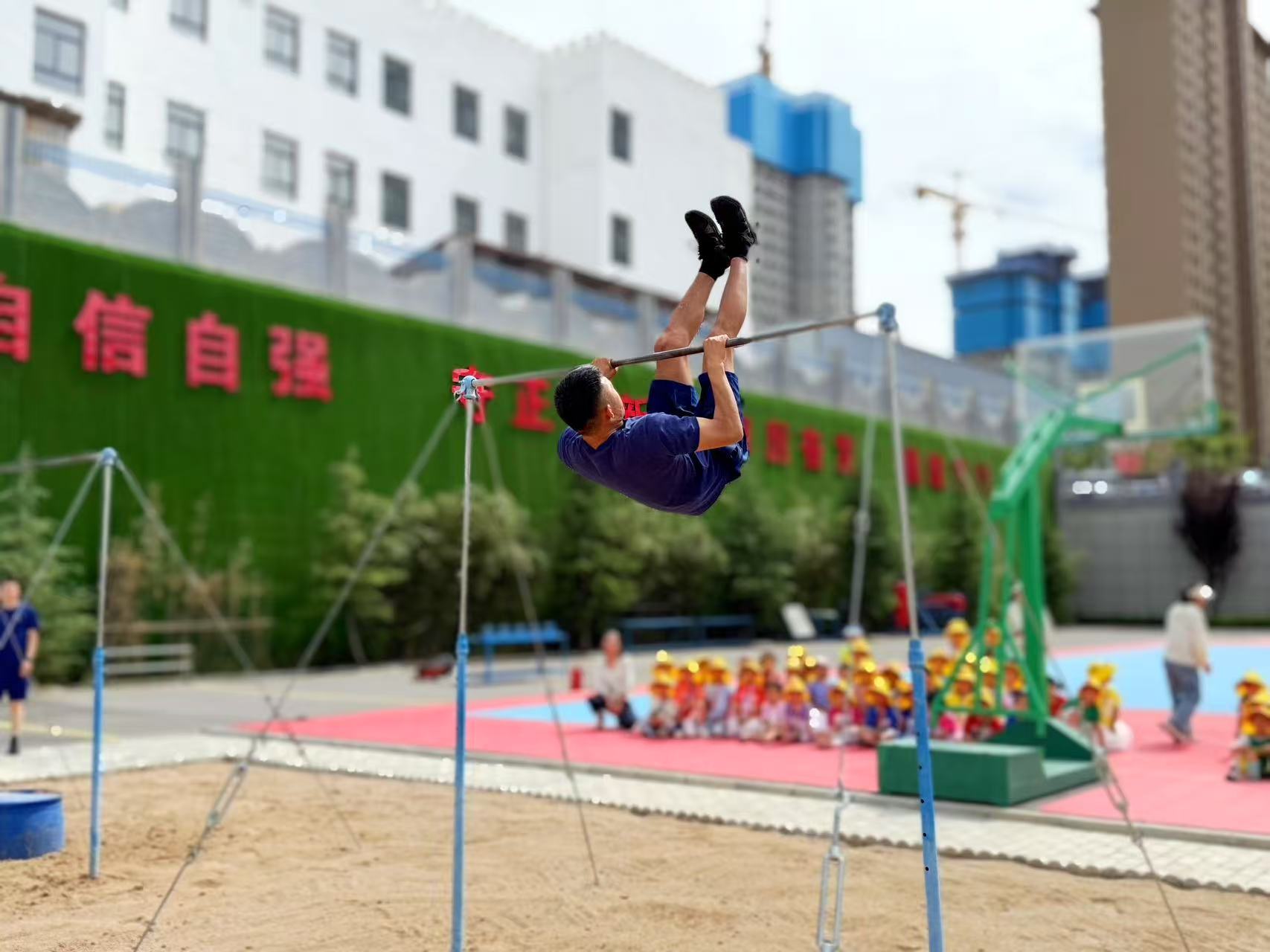 “长大我也要当消防员”　华亭娃零距离探秘火焰蓝