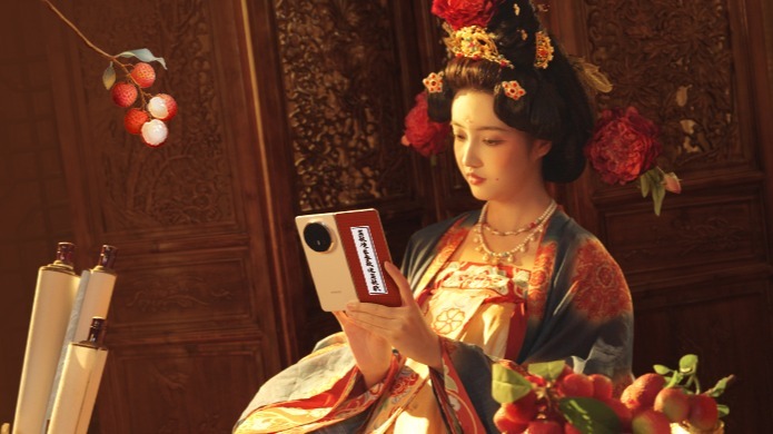 “荔枝使”荣耀Magic V5：轻薄还能兼顾续航影像，莫非折叠机皇？