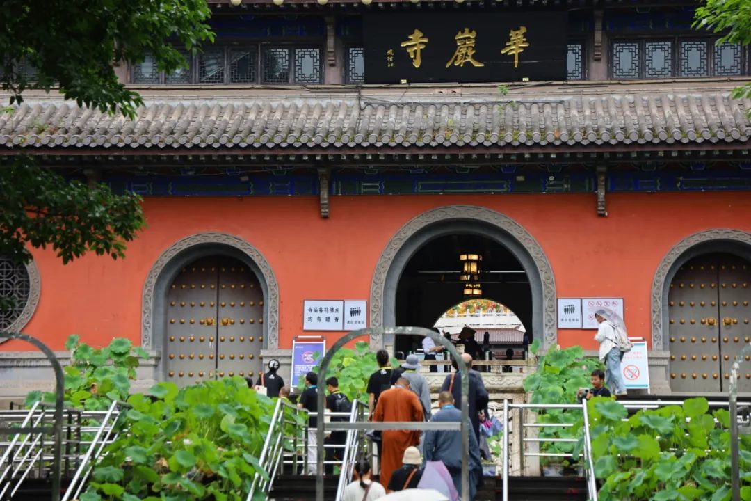 当僧人和道长在千年古刹相遇 | 通讯员重庆交流营红队作业