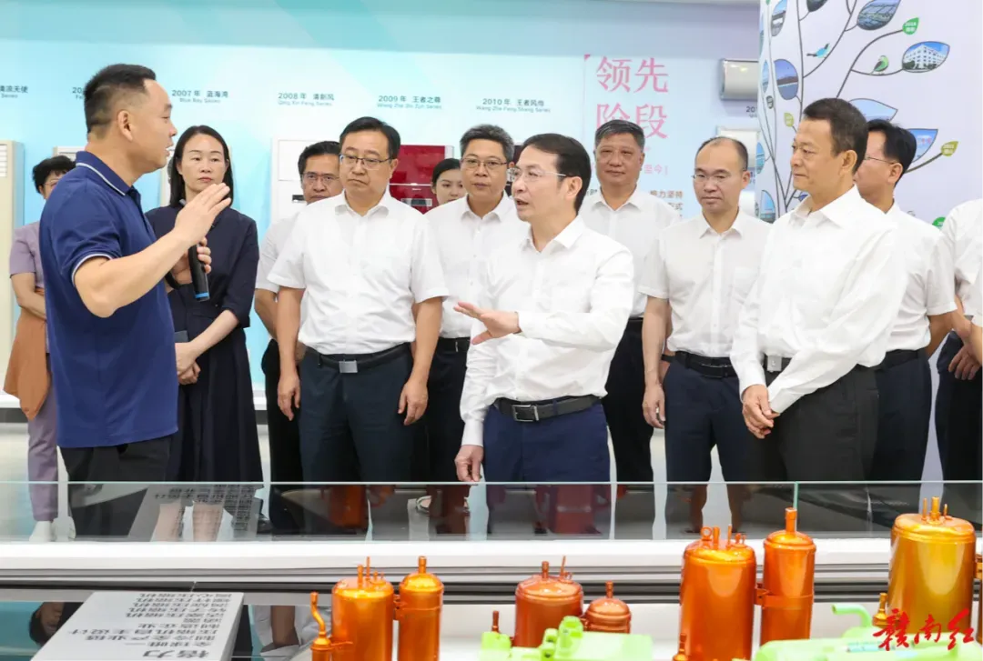 代表團(tuán)一行在珠海格力電器股份有限公司考察。