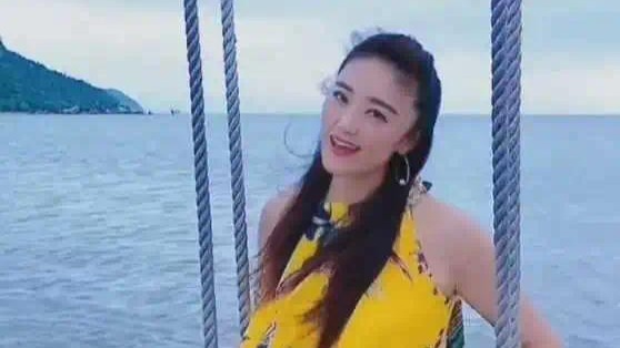 玖月奇迹被喊话复婚！王小玮海边荡秋千，衣着宽松难掩大肚疑怀孕封面图