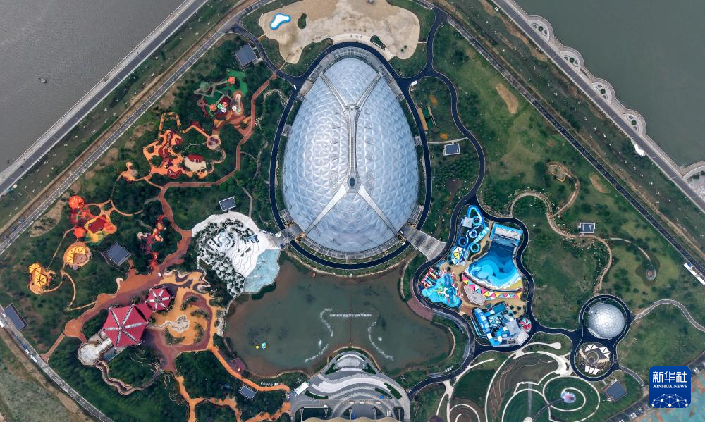 位于青岛市高新区的东方伊甸园（6月28日摄，无人机照片）。新华社记者 李紫恒 摄