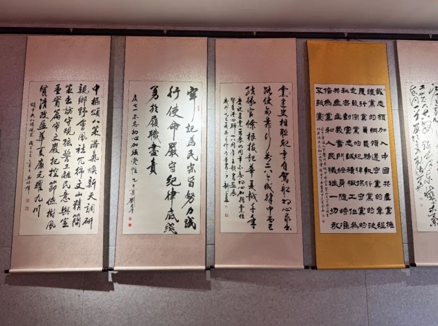 宁晋县举办“不忘初心 加强党性”庆七一书法展
