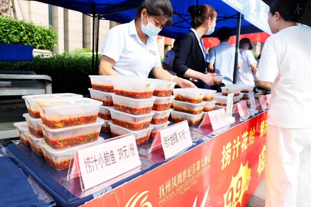 桌上標明的菜品價格。