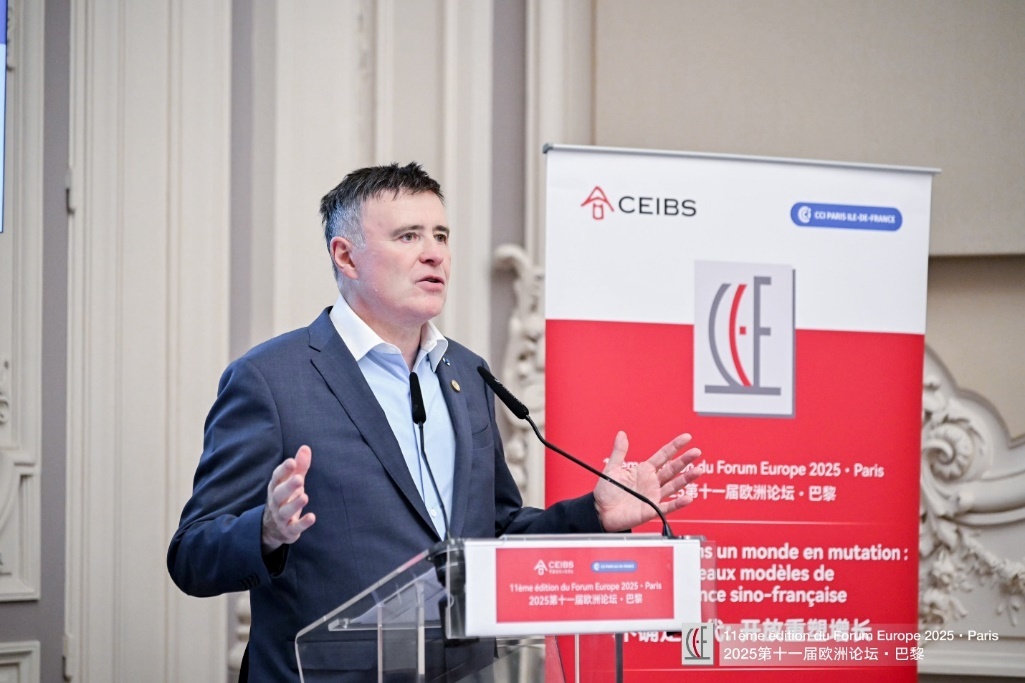 中欧国际工商学院副院长兼教务长濮方可(Frank Bournois)担任本场论坛主持