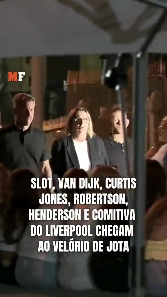 斯洛特带领利物浦球员抵达教堂，出席若塔的守灵仪式