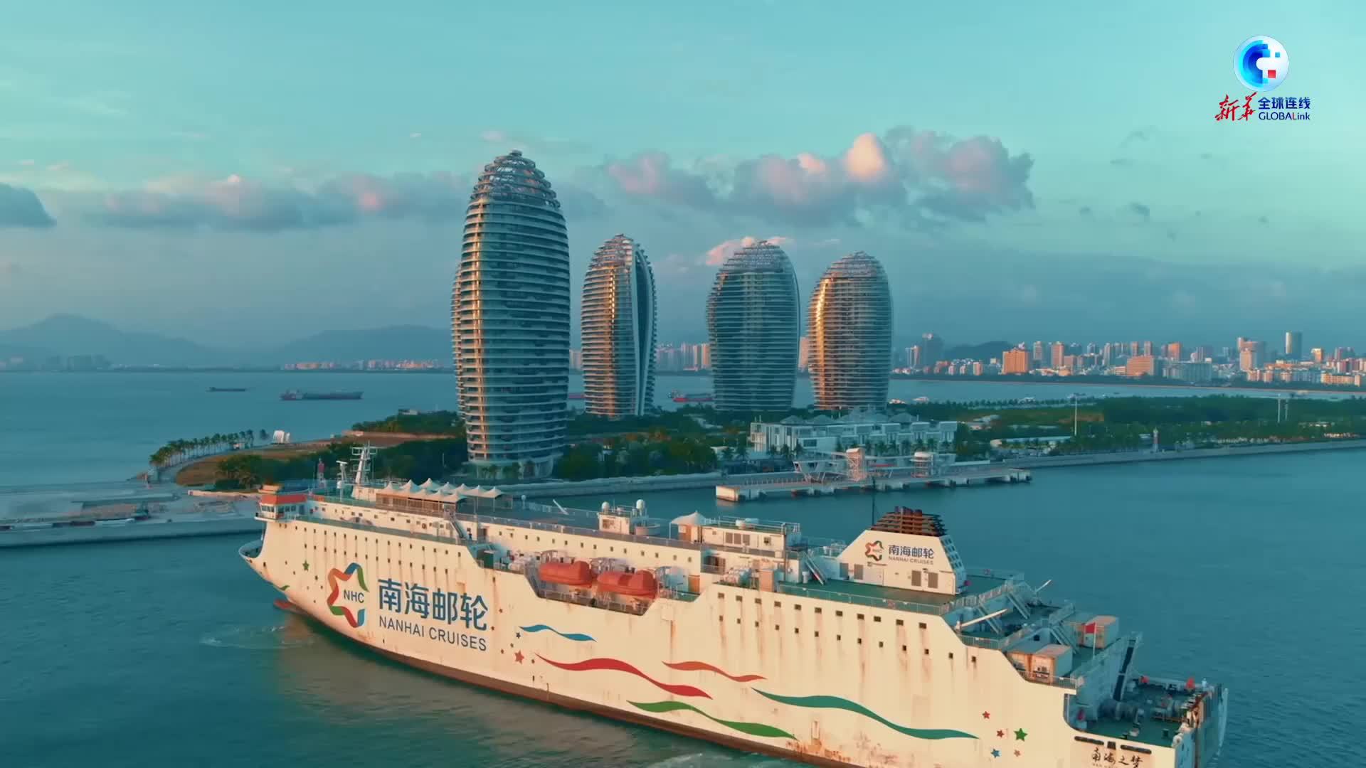 全球连线｜免签入境 离境退税 游客涌入海南开启购物模式