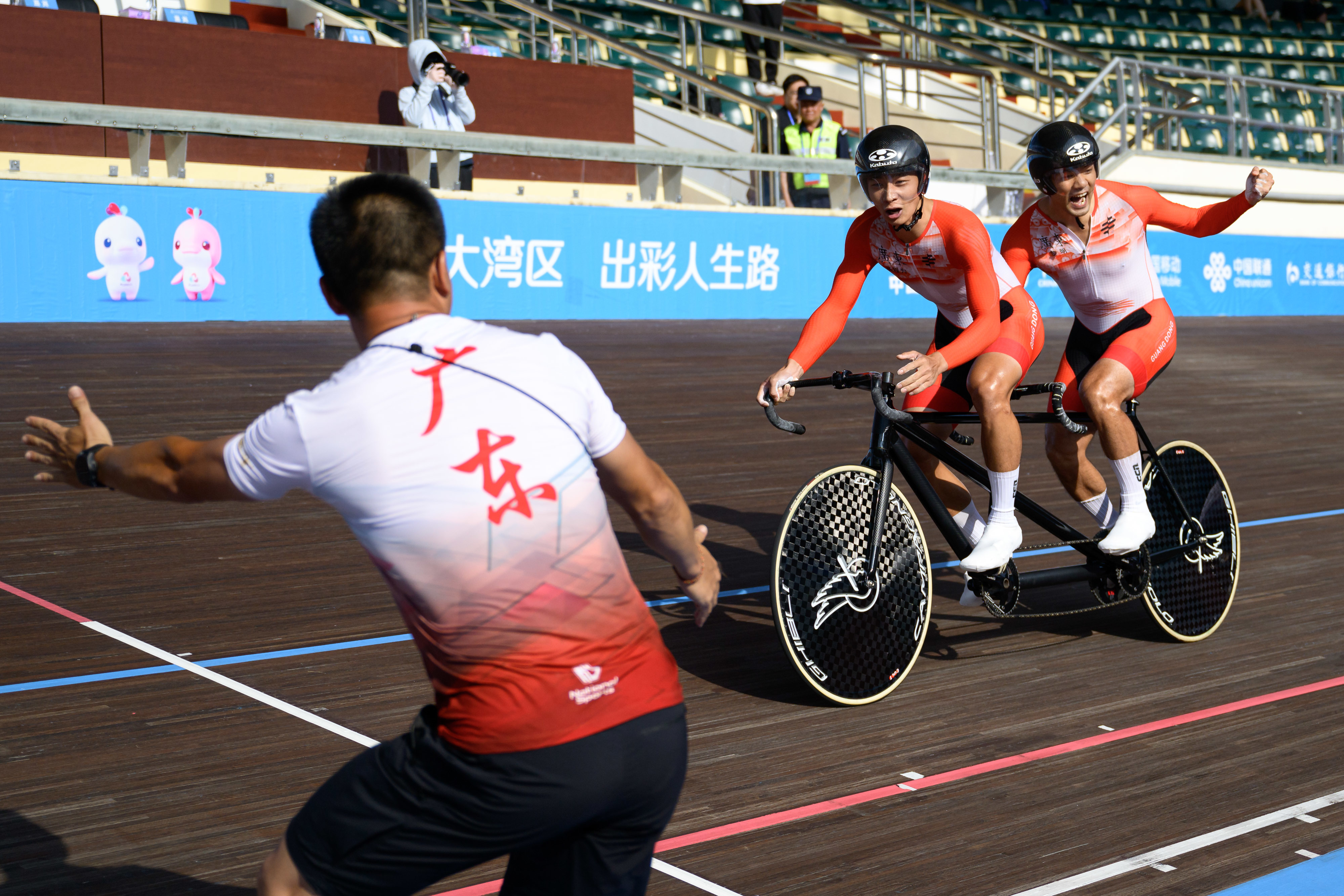 残特奥会自行车赛:无声世界奏响生命强音,科技暖城铺就无碍赛道