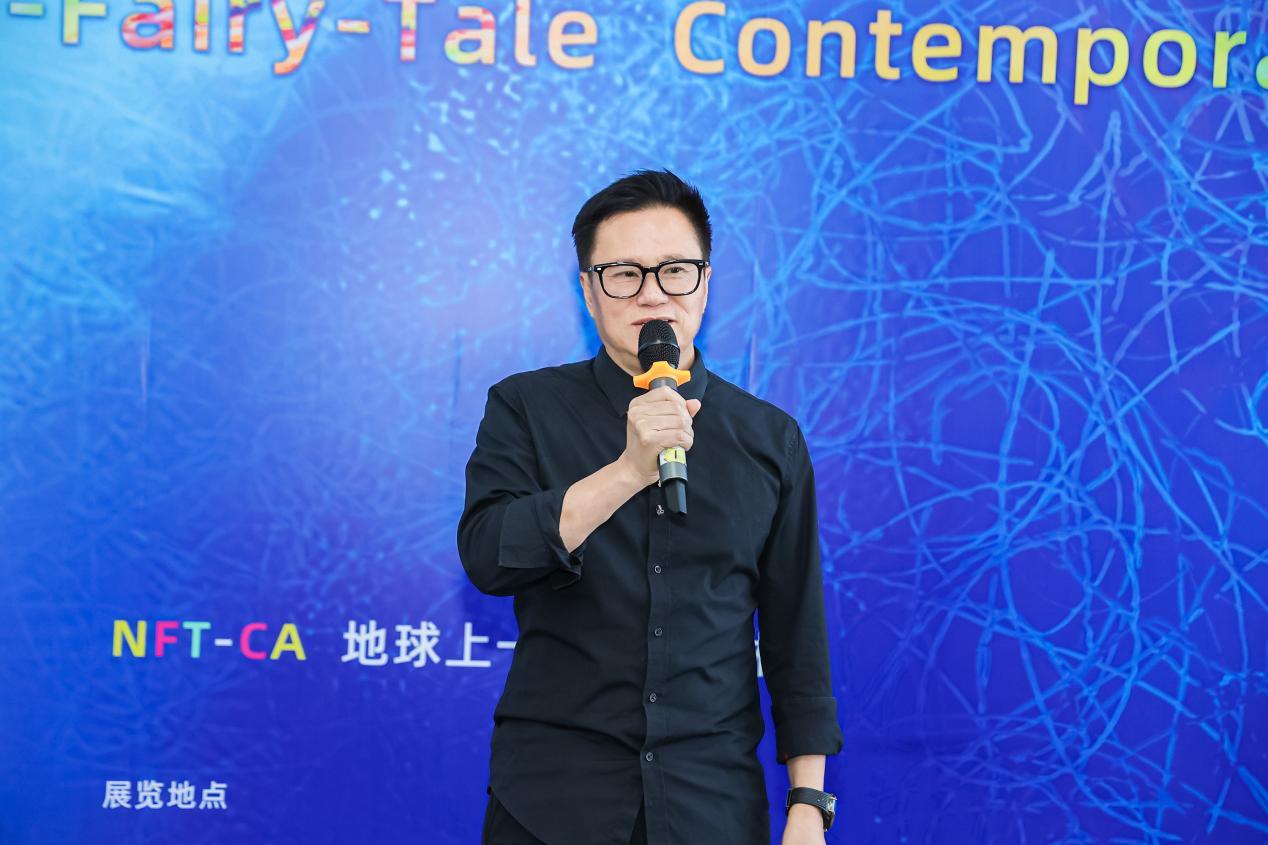 总策展人、艺术家周艺文致辞