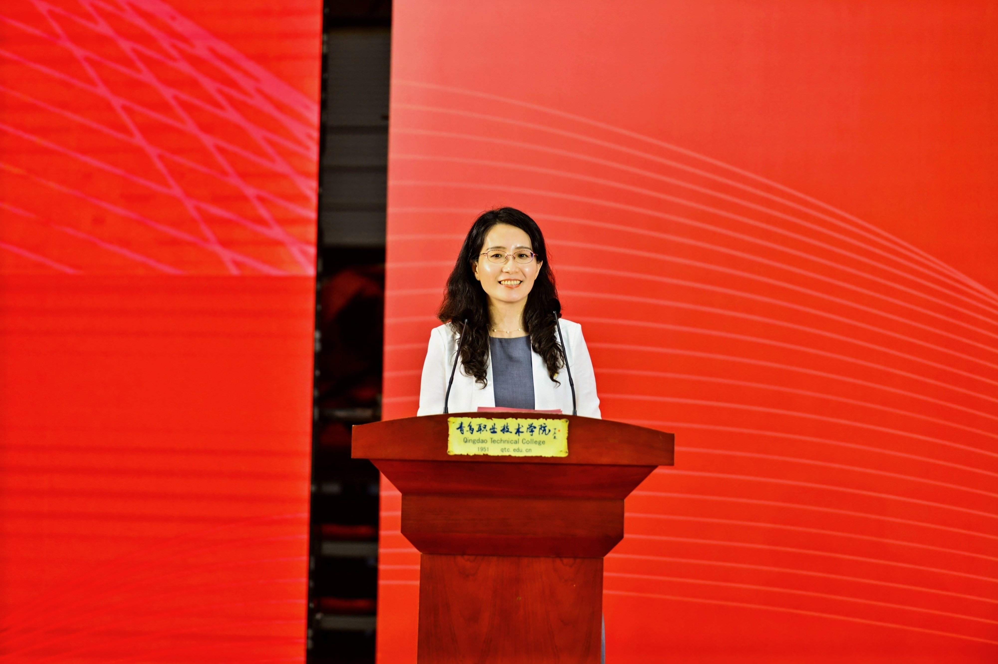 长风万里鹏程举，巨浪千重骏业开！青岛职业技术学院举行2025届毕业典礼