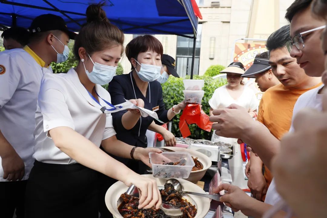 撫州多家知名酒店出攤 菜品價格實惠親民受熱捧