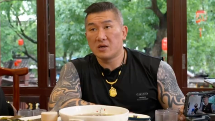 台网红“馆长”：现阶段任务是让台湾人愿意说“我们也是中国人”