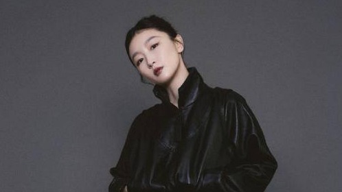 33岁周冬雨面相变了，事实证明，入圈时张艺谋的忠告，拉了她一把封面图