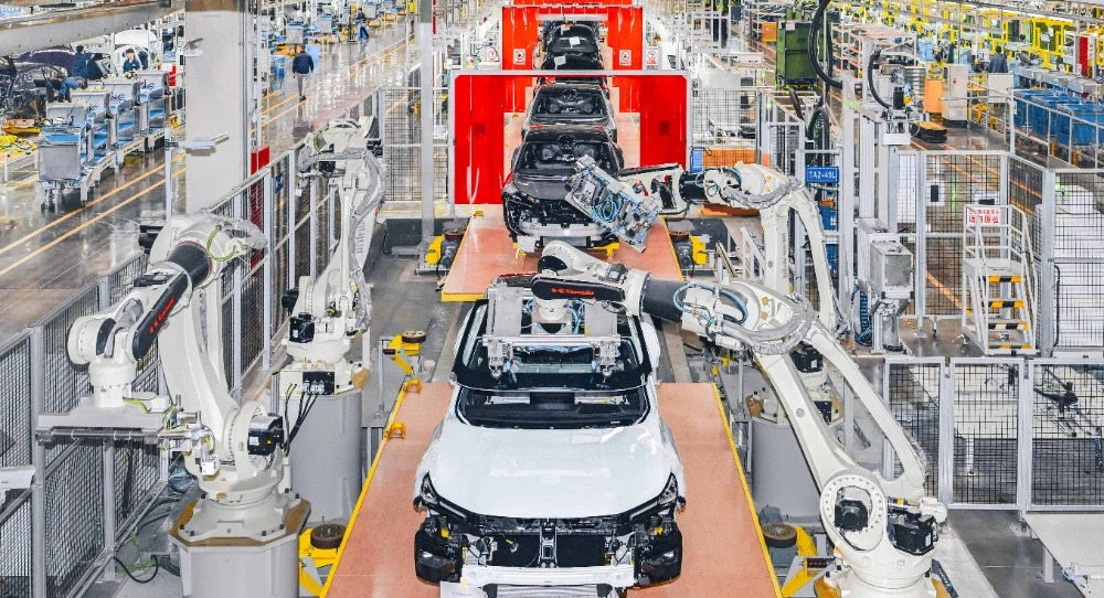 ▲工业设备更新进程中，我市汽车、装备、汽配等多类制造企业实现产能跃升。（受访单位供图）