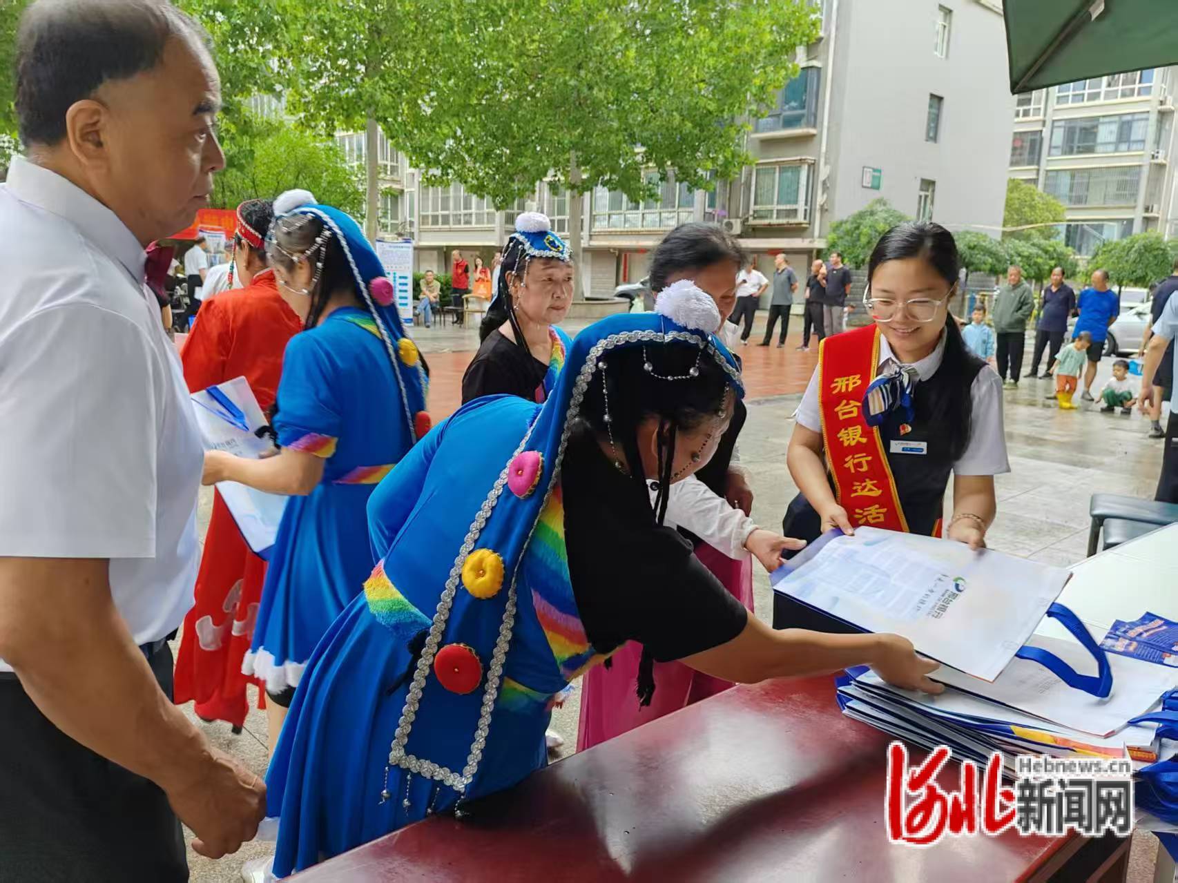 图为活动现场。