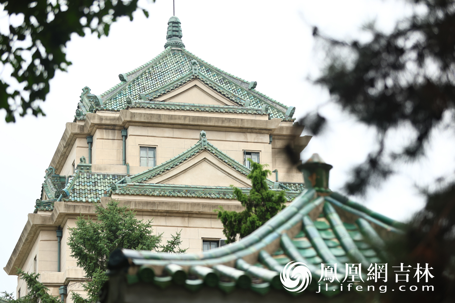 长春新民大街历史建筑一角。