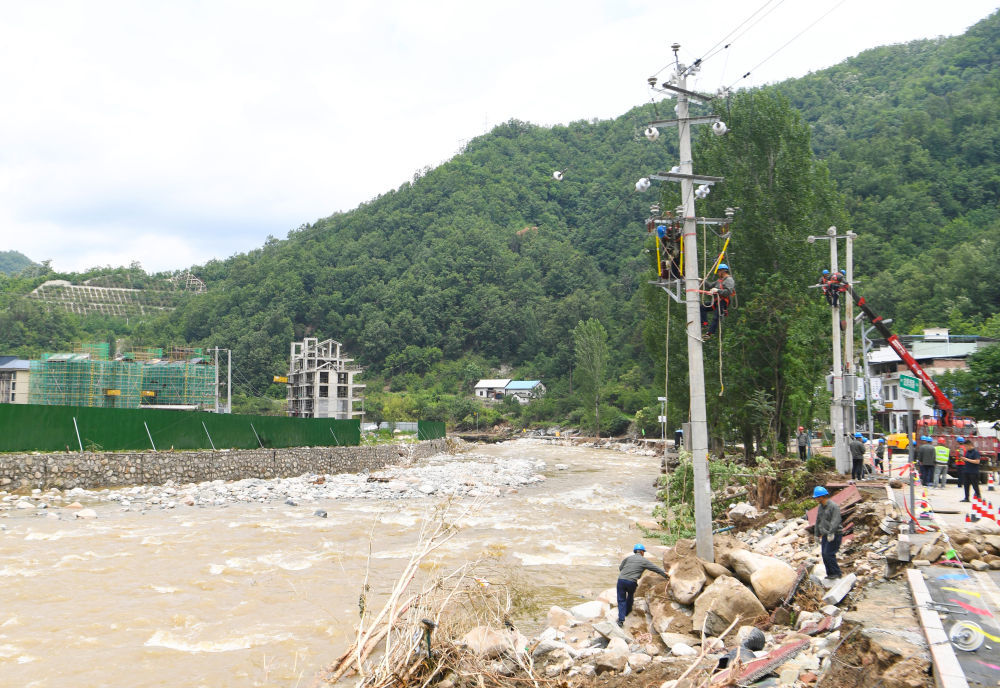 河南西峡受短时极端强降雨影响客户全部恢复供电