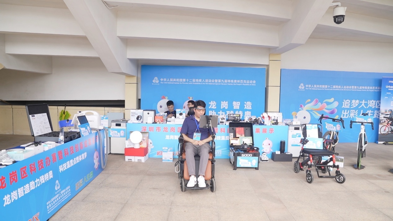 龙岗科技办赛成果展区。