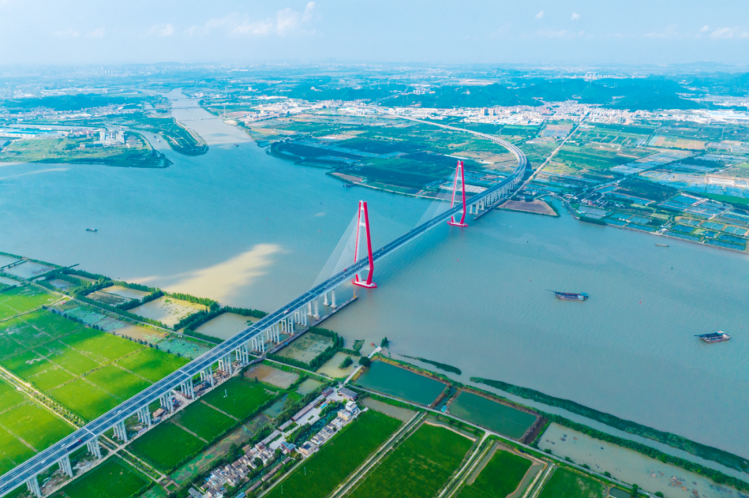 直接对接深中通道的中开高速是连通粤东粤西的交通大动脉