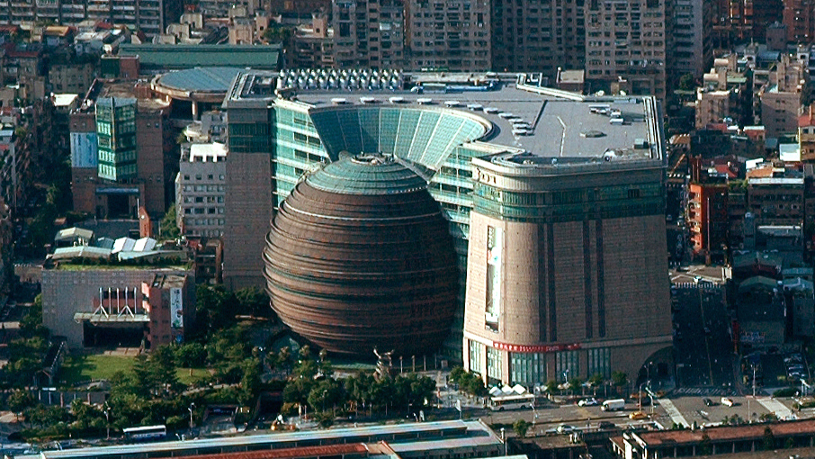 “京华城”案被告妻子跳楼轻生，黄国昌控检方逼死人命