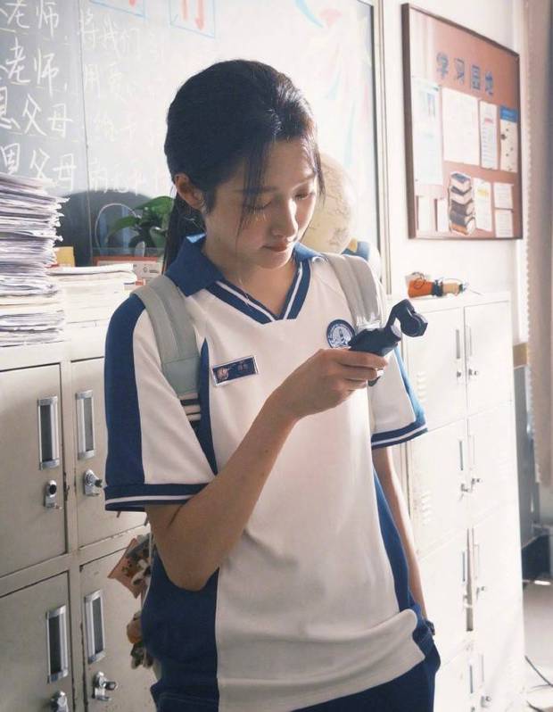 关晓彤青春氛围感拿捏！