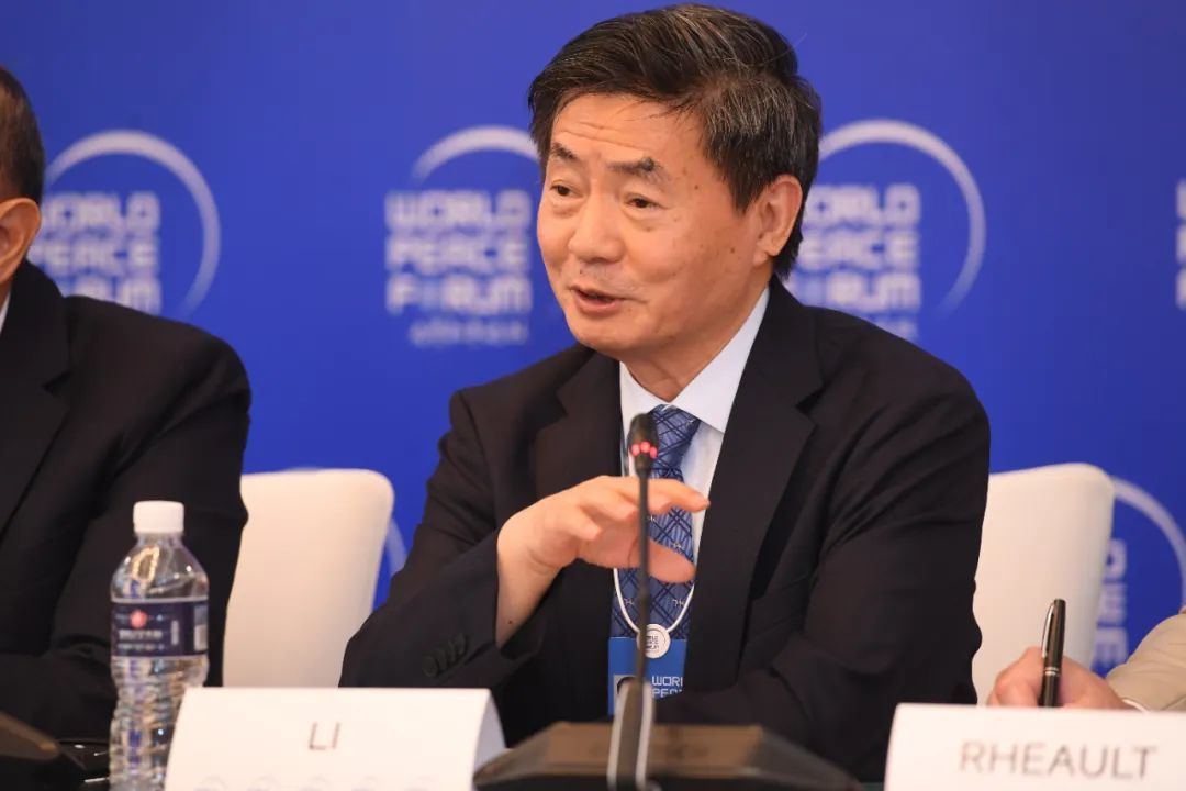 ▎中国社科院学部委员李向阳发言。