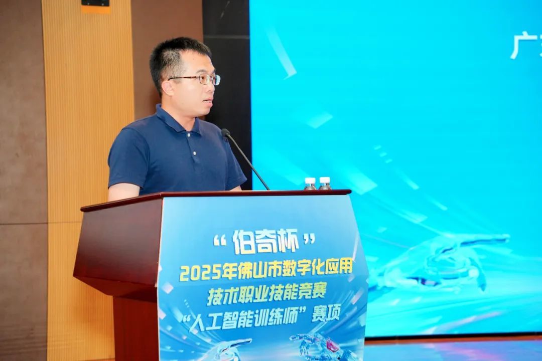 大赛裁判、广东技术师范大学蓝子钦副教授。