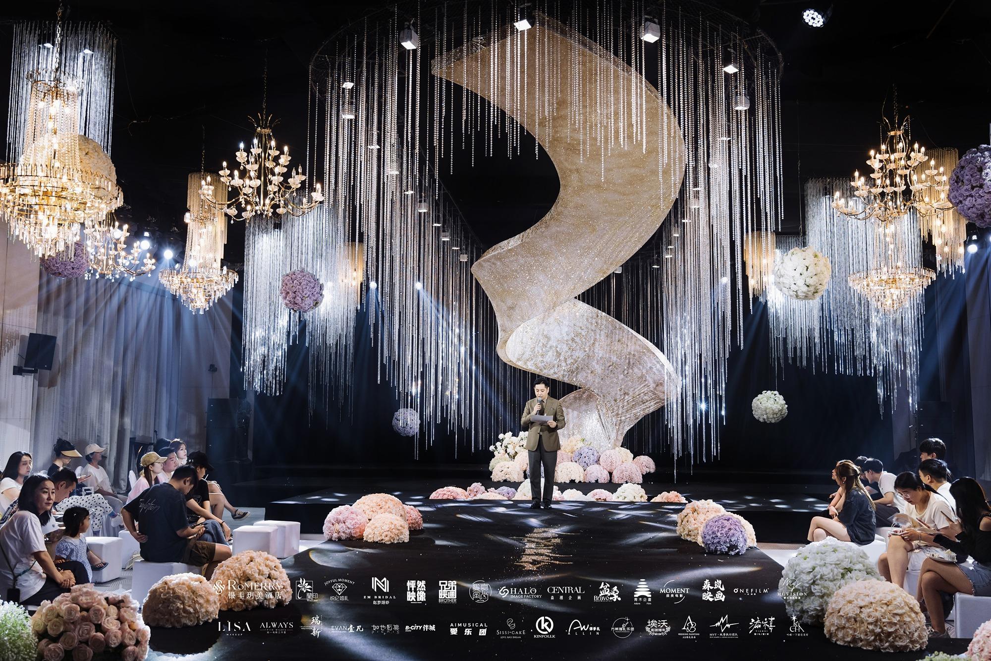 “山海永玖·玺印永恒”青岛银丰玥美酒店婚礼首秀璀璨呈现